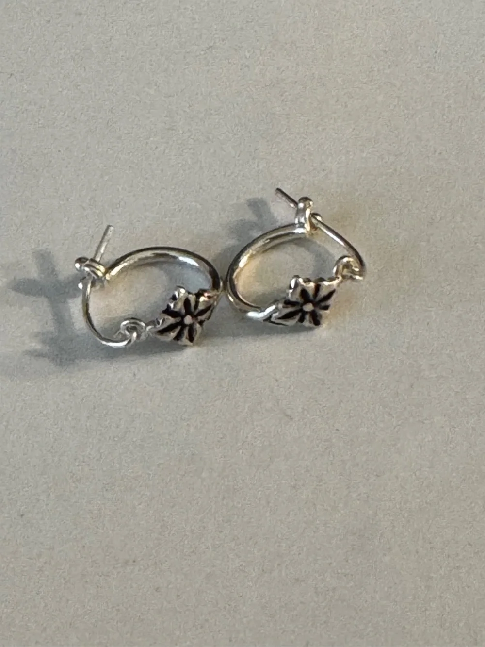 Silver hoop earring - Picture 2 of 6